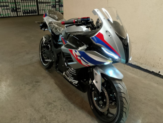 Электромотоцикл BMW RR rest